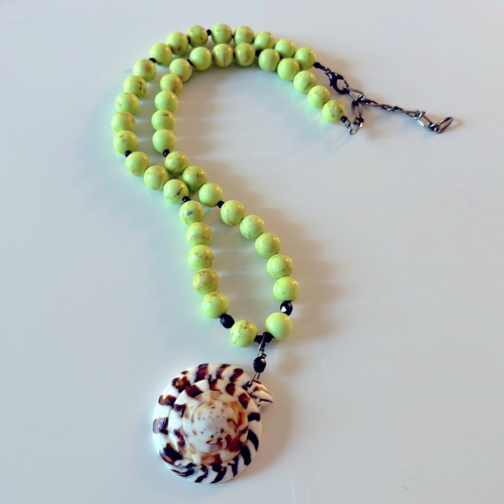 Color Block Shell Necklace. Handmade. EUC.